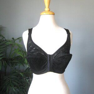 Black Bra / Vtg 60s / Front Closure Beautiful Images Full coverage lace bullet
